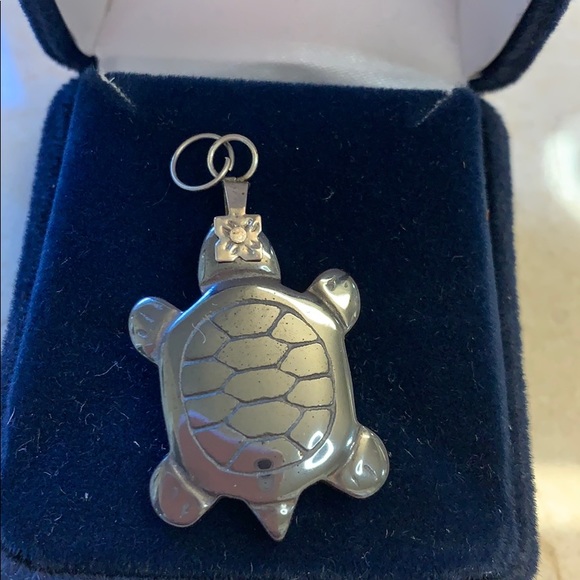 Hematite turtle pendant - Picture 1 of 2